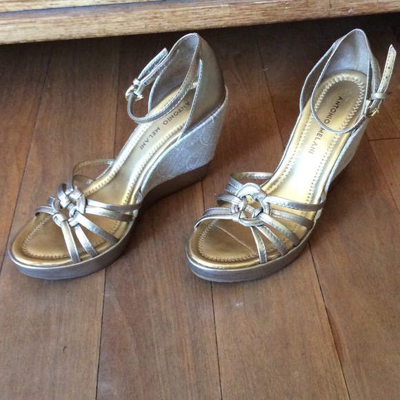 Champagne gold platform wedges - Picture 1 of 7